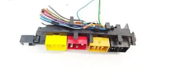 Volkswagen PASSAT B5 Fuse box set 8D1937545A