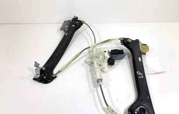 Mercedes-Benz CLA C117 X117 W117 Front door window regulator with motor 