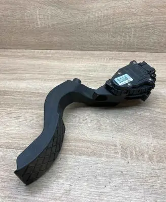 Volkswagen PASSAT B5 Accelerator throttle pedal 8D1721523 6PV00777007
