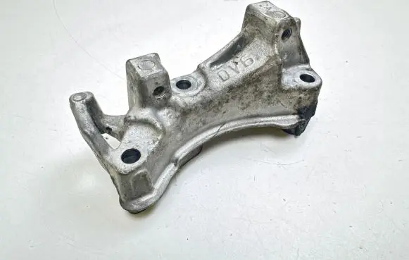 Citroen DS4 Engine mounting bracket 9688615780
