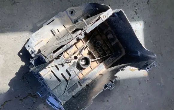 Renault Trafic III (X82) Battery box tray T06009A180