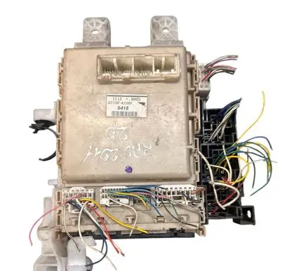 Toyota RAV 4 (XA30) Fuse module 8273042350