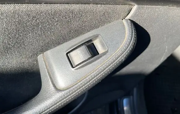 Toyota Avensis Verso Electric window control switch 
