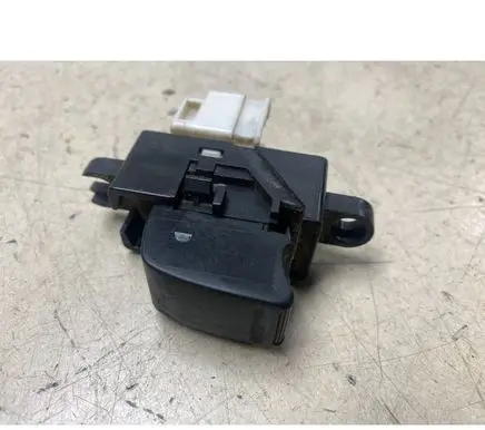 Nissan X-Trail T30 Electric window control switch 56202