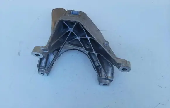 BMW 5 F10 F11 Engine mounting bracket 8053542