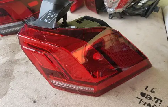 Volkswagen Tiguan Rear/tail lights 5NA945096D