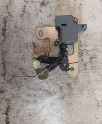 Volkswagen Touareg I Central locking motor 7L6827425