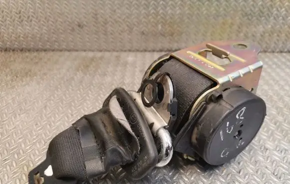 Middle seatbelt (rear)