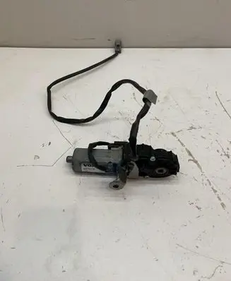 Volvo S60 Seat adjustment motor 30675176 0390203214