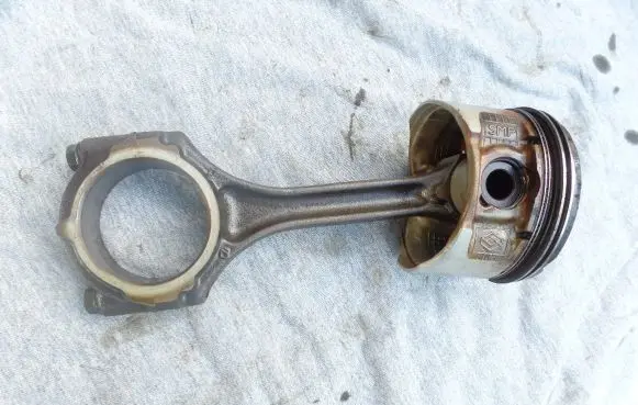 Renault Laguna II Piston with connecting rod 10104