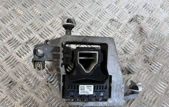 Engine mount bracket