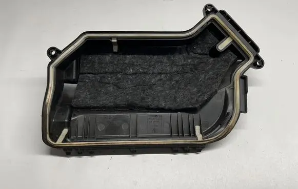 Porsche Macan (95B) Fuse box cover 95B907613