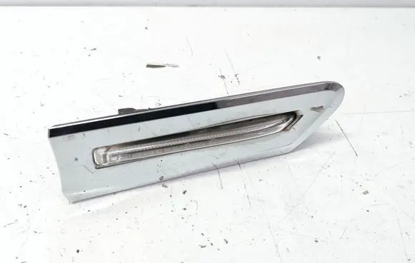 BMW 7 F01 F02 F03 F04 Front fender indicator light 6750100001 63137203372