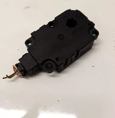 Audi A7 S7 4G Air flap motor/actuator CZ1139300857