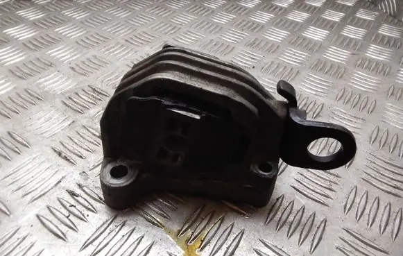 Volvo S60 Engine mount bracket 30776354