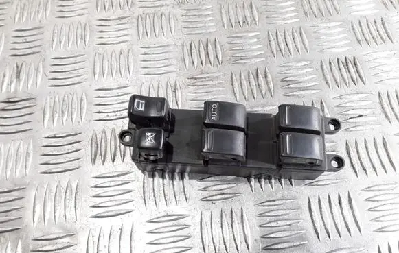 Nissan X-Trail T30 Electric window control switch 6616