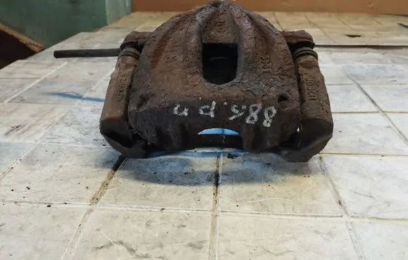 Toyota Corolla Verso AR10 Front brake caliper