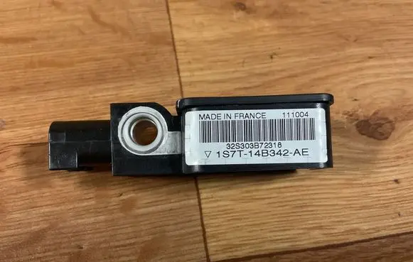 Ford Mondeo Mk III Airbag deployment crash/impact sensor 1S7T14B342AE 32S303B72318