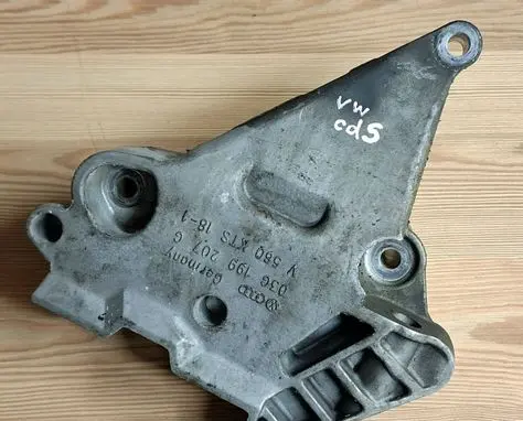 Volkswagen Caddy Engine mounting bracket 03G199207G G270000V 560KTS181