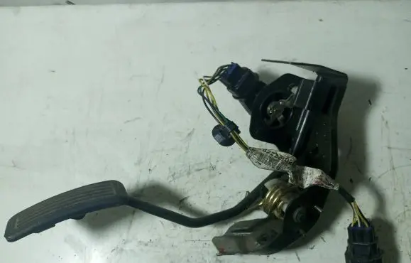 Toyota Corolla Verso E121 Accelerator throttle pedal 8222302010