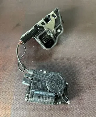 BMW 7 F01 F02 F03 F04 Rear door soft close latching motor 7185687 41533098