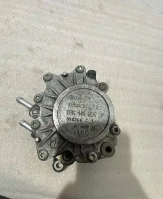 Volkswagen Touran I Vacuum pump 03G145209 050204C1