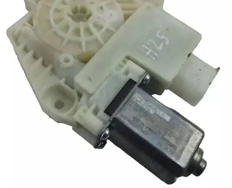 BMW 5 G30 G31 Front door window regulator motor 7455082