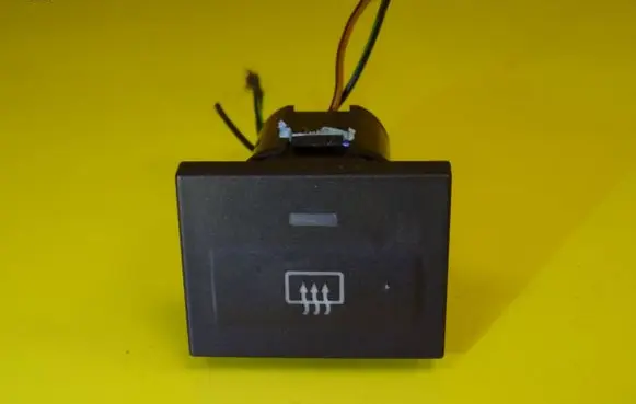 Ford Focus Windscreen/window heater switch 7M5T18C621AA