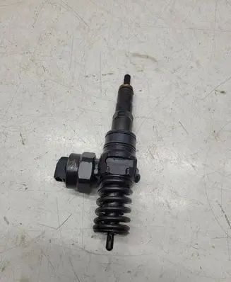 Audi A4 S4 B7 8E 8H Fuel injector 038130073