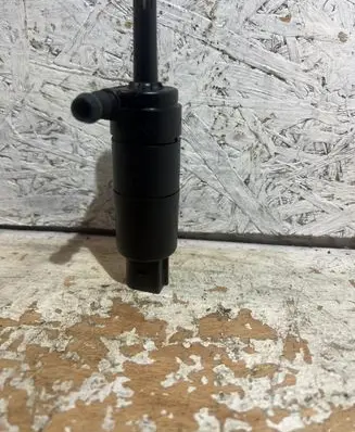 Volkswagen PASSAT B6 Windscreen/windshield washer pump 3B7955681
