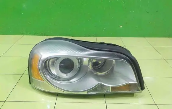 Volvo XC90 Headlight/headlamp 89901785