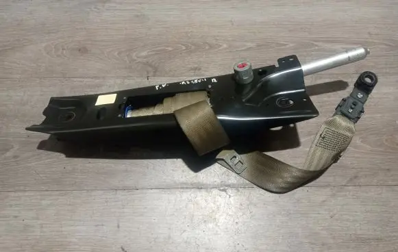 Volvo S80 Front seatbelt 39818792