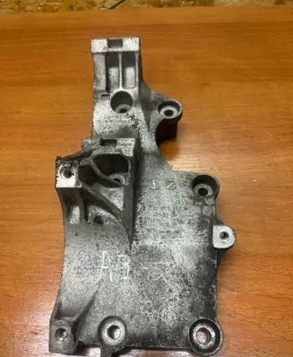 Volkswagen Golf V Generator/alternator bracket 03G903143A