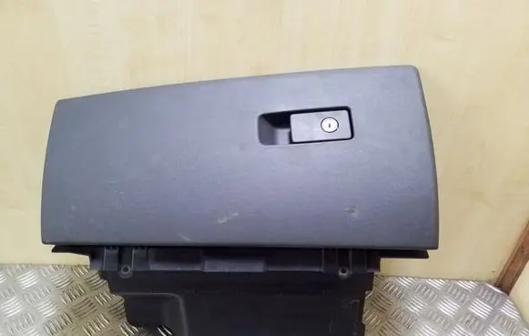 Volvo XC70 Glove box set 30676279 30676281 39996886