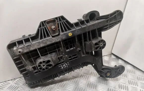 Volkswagen Caddy Battery tray 1K0915333