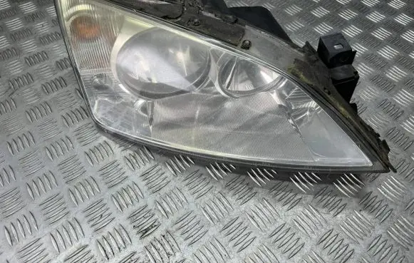 Ford Mondeo Mk III Headlight/headlamp 1S7113005AK 0301174202
