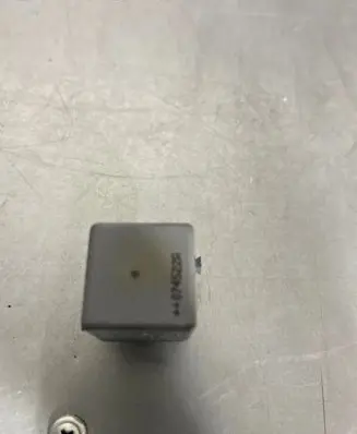 Mercedes-Benz B W245 Other relay A0025422619 V23134J52X361