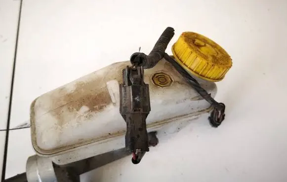 Chevrolet Aveo Brake fluid reservoir 