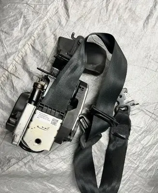 Volvo XC60 Front seatbelt 32239367 1P634992700E 1T192781071055