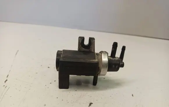Volkswagen Golf IV Turbo solenoid valve 1J0906627