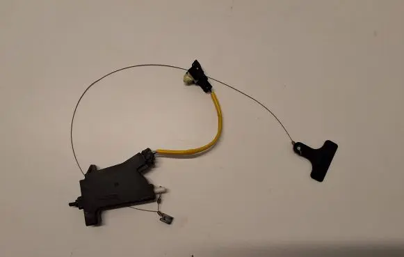 Hyundai Ioniq Fuel tank cap lock 011B