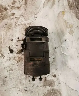 Volvo XC70 Air conditioning (A/C) compressor (pump)