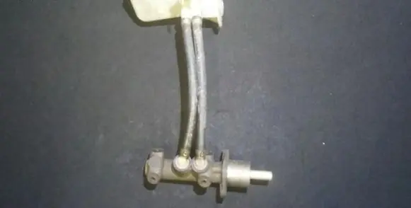 Master brake cylinder