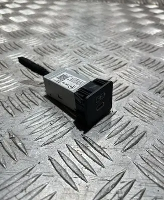 Honda ZR-V USB socket connector 8A350-TJB-A113-M1