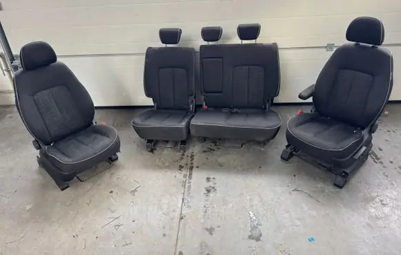 KIA Venga Second row seats 