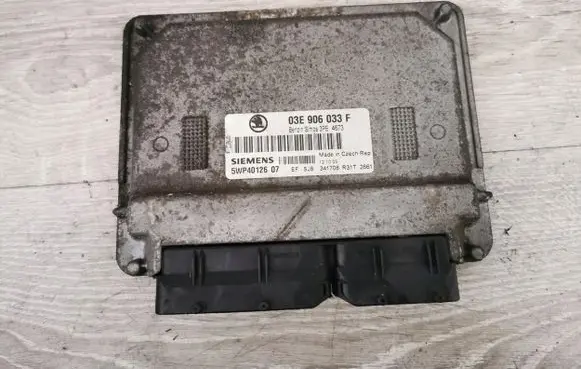 Skoda Fabia Mk1 (6Y) Engine control unit/module 03E906033F