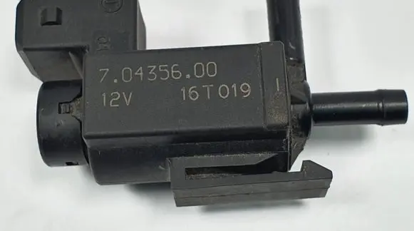 Jaguar XF X260 Valve vacuum 70435600