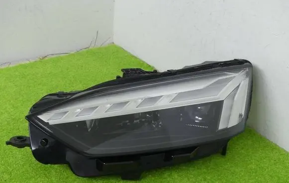 Audi A5 Headlight/headlamp 8W6941039