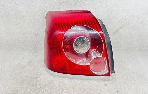 Toyota Avensis T250 Tail light part 89070471