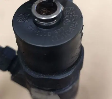 Opel Insignia A Fuel injector 0445110327